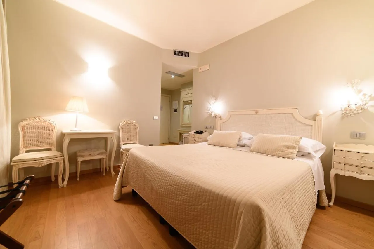 Hotel Dei Fiori Restaurant - Meeting & Spa 阿拉西奥