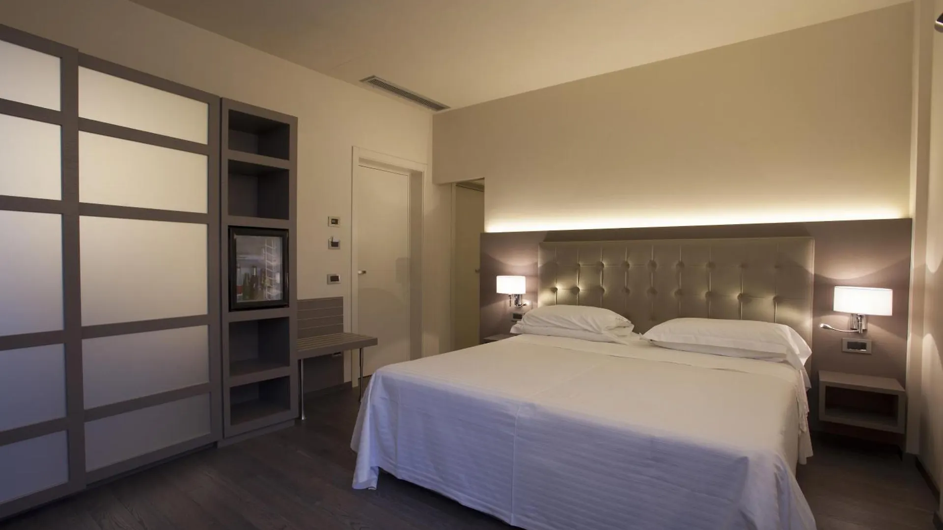Hotel Dei Fiori Restaurant - Meeting & Spa 阿拉西奥